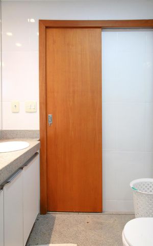 Apartamento à venda com 375m², 5 quartos e 4 vagasBanheiro da Suíte 1