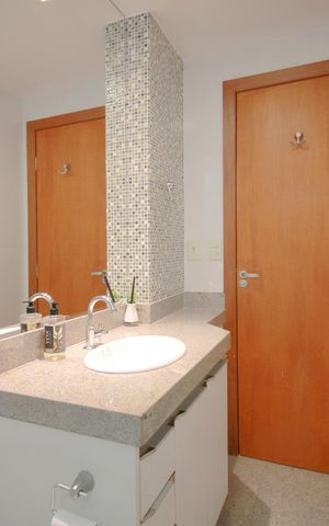 Apartamento à venda com 375m², 5 quartos e 4 vagasBanheiro