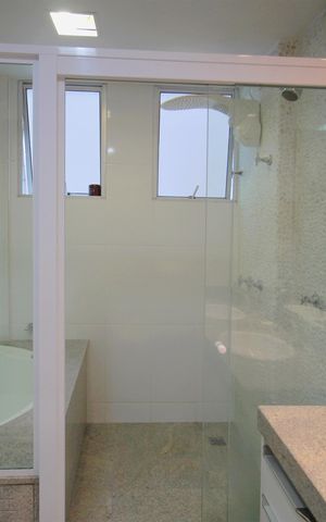 Apartamento à venda com 375m², 5 quartos e 4 vagasBanheiro da Suíte 1