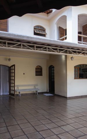 Casa para alugar com 185m², 4 quartos e 4 vagas Casa para alugar com 185m², 4 quartos e 4 vagasGaragem