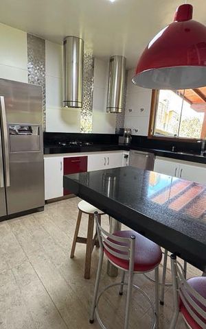 Casa à venda com 1000m², 4 quartos e 8 vagasCozinha