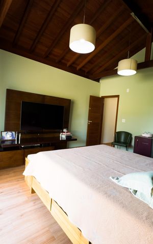 Casa à venda com 1000m², 4 quartos e 8 vagasSuíte 1