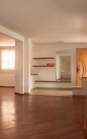 Casa à venda com 191m², 3 quartos e 3 vagasSala