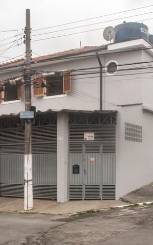 Casa à venda com 191m², 3 quartos e 3 vagasFachada