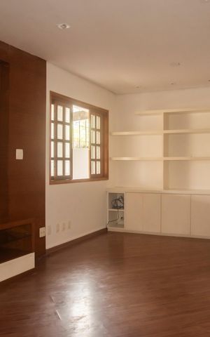 Casa à venda com 191m², 3 quartos e 3 vagasSala