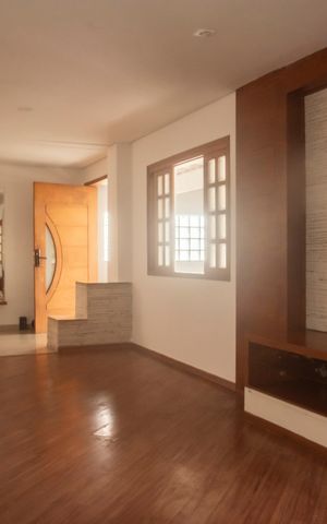 Casa à venda com 191m², 3 quartos e 3 vagasSala