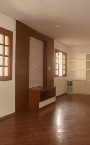 Casa à venda com 191m², 3 quartos e 3 vagasSala