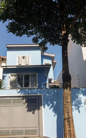 Casa à venda com 267m², 3 quartos e 4 vagas Casa à venda com 267m², 3 quartos e 4 vagasFachada