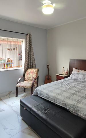 Casa à venda com 165m², 3 quartos e 4 vagas Casa à venda com 165m², 3 quartos e 4 vagasSuíte