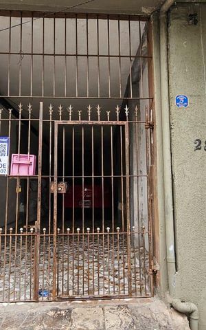 Casa à venda com 800m², 22 quartos e 2 vagas Casa à venda com 800m², 22 quartos e 2 vagasFachada