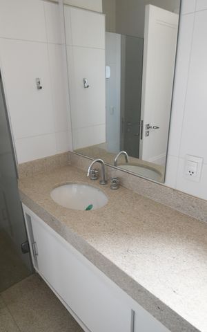 Apartamento à venda com 500m², 6 quartos e 8 vagasBanheiro de serviço