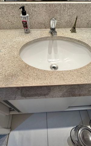 Casa de condomínio à venda com 172m², 3 quartos e 1 vaga Casa de condomínio à venda com 172m², 3 quartos e 1 vagaBanheiro da Suíte 3