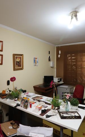 Casa à venda com 296m², 3 quartos e 5 vagasEscritório