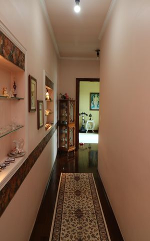Casa à venda com 296m², 3 quartos e 5 vagasCorredor