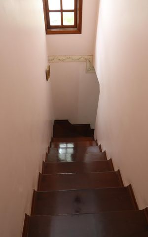 Casa à venda com 296m², 3 quartos e 5 vagasEscada