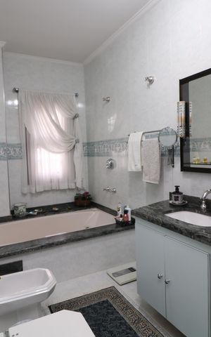 Casa à venda com 296m², 3 quartos e 5 vagasBanheiro da Suíte