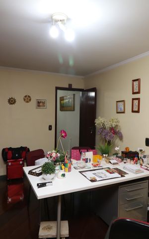 Casa à venda com 296m², 3 quartos e 5 vagasEscritório