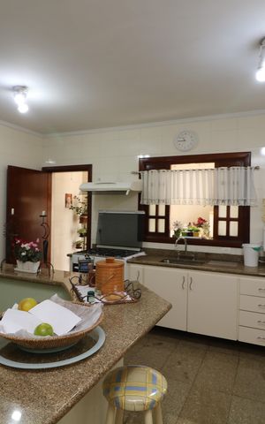 Casa à venda com 296m², 3 quartos e 5 vagasCozinha