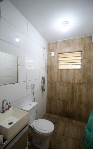 Casa à venda com 145m², 3 quartos e 2 vagas Casa à venda com 145m², 3 quartos e 2 vagasBanheiro