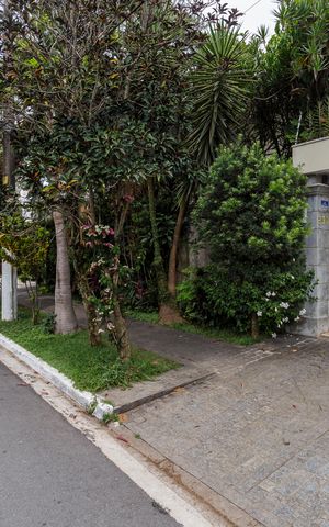 Casa à venda com 660m², 4 quartos e 4 vagas Casa à venda com 660m², 4 quartos e 4 vagasFachada