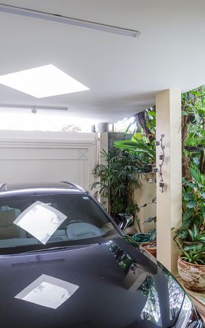 Casa à venda com 660m², 4 quartos e 4 vagas Casa à venda com 660m², 4 quartos e 4 vagasGaragem