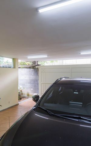 Casa à venda com 660m², 4 quartos e 4 vagas Casa à venda com 660m², 4 quartos e 4 vagasGaragem