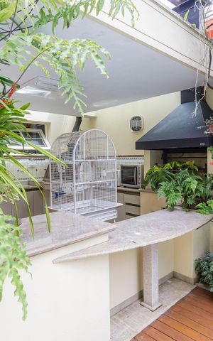 Casa à venda com 660m², 4 quartos e 4 vagas Casa à venda com 660m², 4 quartos e 4 vagasChurrasqueira