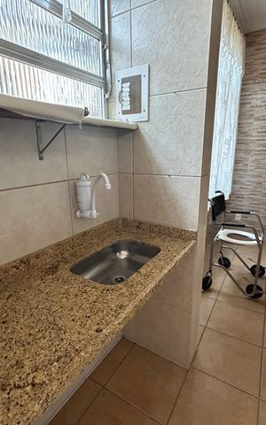 Casa à venda com 160m², 4 quartos e 6 vagasCozinha do quarto de serviço