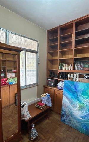 Casa à venda com 160m², 4 quartos e 6 vagasEscritório