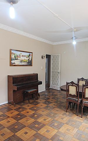 Casa à venda com 160m², 4 quartos e 6 vagasSala
