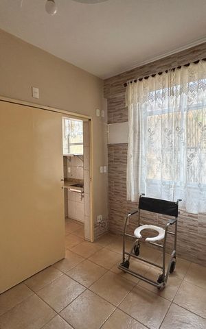 Casa à venda com 160m², 4 quartos e 6 vagasQuarto de Serviço