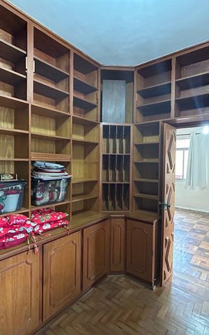 Casa à venda com 160m², 4 quartos e 6 vagasEscritório