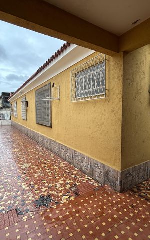 Casa à venda com 160m², 4 quartos e 6 vagasFachada