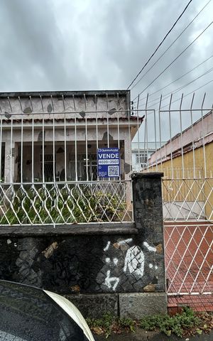 Casa à venda com 160m², 4 quartos e 6 vagasFachada + plaquinha