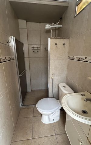 Casa à venda com 160m², 4 quartos e 6 vagasBanheiro de serviço
