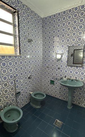 Casa à venda com 160m², 4 quartos e 6 vagasBanheiro 1