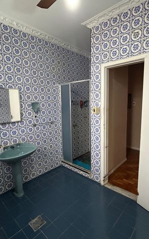 Casa à venda com 160m², 4 quartos e 6 vagasBanheiro 1