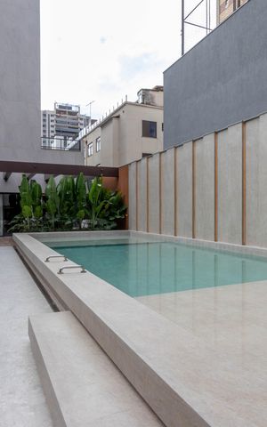 Apartamento à venda com 214m², 4 quartos e 3 vagas Apartamento à venda com 214m², 4 quartos e 3 vagasÁrea comum - Piscina