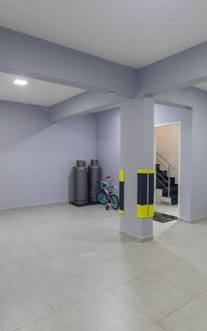 Casa de condomínio à venda com 180m², 3 quartos e 4 vagas Casa de condomínio à venda com 180m², 3 quartos e 4 vagasGaragens