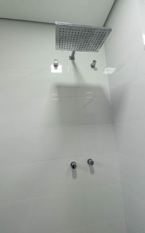 Casa de condomínio à venda com 180m², 3 quartos e 4 vagas Casa de condomínio à venda com 180m², 3 quartos e 4 vagasBanheiro da Suíte