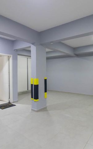 Casa de condomínio à venda com 180m², 3 quartos e 4 vagas Casa de condomínio à venda com 180m², 3 quartos e 4 vagasGaragens