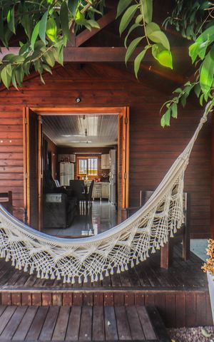 Casa à venda com 78m², 2 quartos e 2 vagas Casa à venda com 78m², 2 quartos e 2 vagasFachada