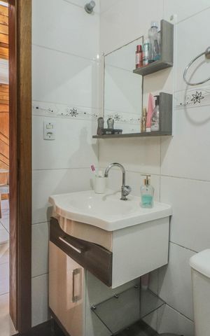 Casa à venda com 78m², 2 quartos e 2 vagas Casa à venda com 78m², 2 quartos e 2 vagasBanheiro