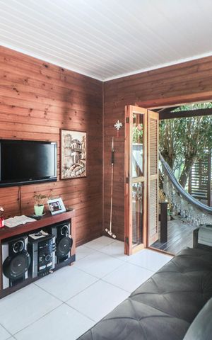 Casa à venda com 78m², 2 quartos e 2 vagas Casa à venda com 78m², 2 quartos e 2 vagasSala
