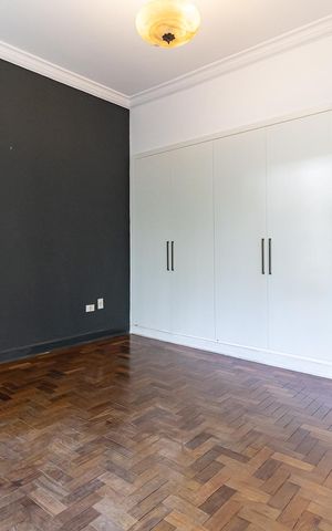 Casa à venda com 340m², 4 quartos e 4 vagas Casa à venda com 340m², 4 quartos e 4 vagasSuíte