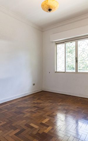 Casa à venda com 340m², 4 quartos e 4 vagas Casa à venda com 340m², 4 quartos e 4 vagasSuíte
