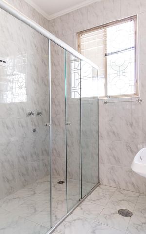 Casa à venda com 340m², 4 quartos e 4 vagas Casa à venda com 340m², 4 quartos e 4 vagasBanheiro Social