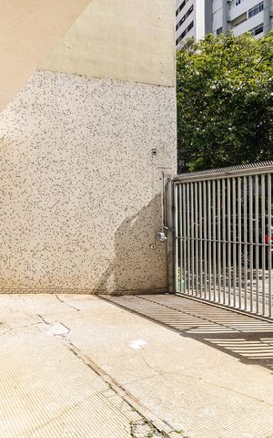 Casa à venda com 340m², 4 quartos e 4 vagas Casa à venda com 340m², 4 quartos e 4 vagasEntrada