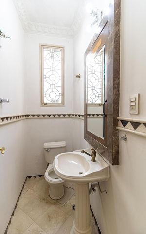 Casa à venda com 340m², 4 quartos e 4 vagas Casa à venda com 340m², 4 quartos e 4 vagasLavabo