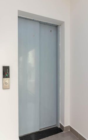 Apartamento à venda com 56m², 2 quartos e sem vaga Apartamento à venda com 56m², 2 quartos e sem vagaElevador